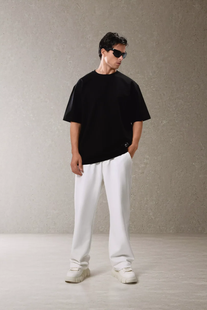 Milton T-shirt - Black - Image 2